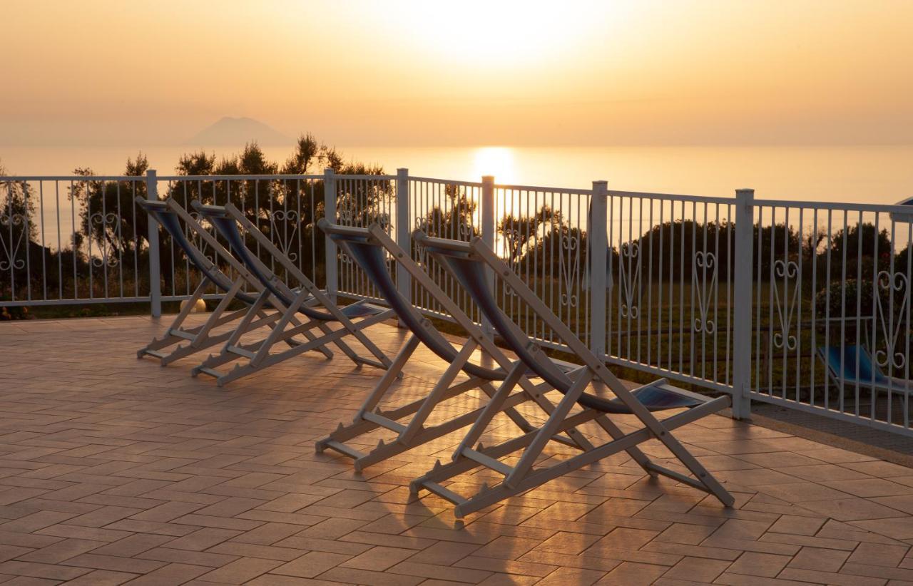 Agriturismo Ninea ริกาดี ภายนอก รูปภาพ