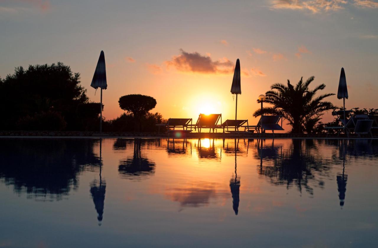 Agriturismo Ninea ริกาดี ภายนอก รูปภาพ