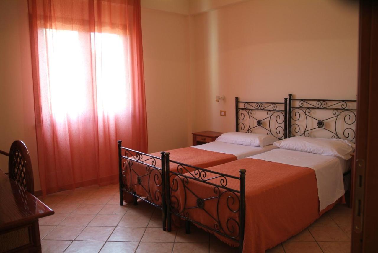 Agriturismo Ninea ริกาดี ภายนอก รูปภาพ