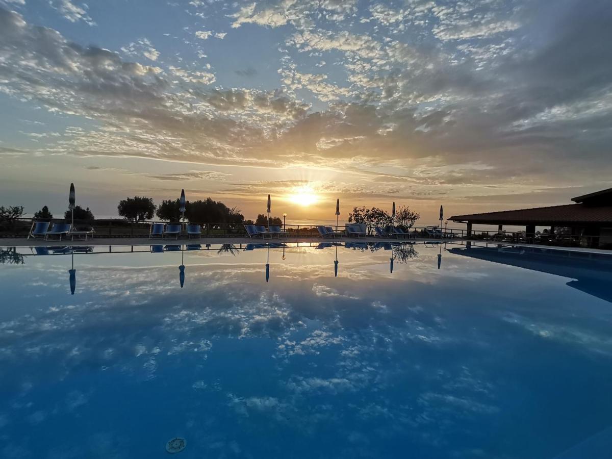 Agriturismo Ninea ริกาดี ภายนอก รูปภาพ