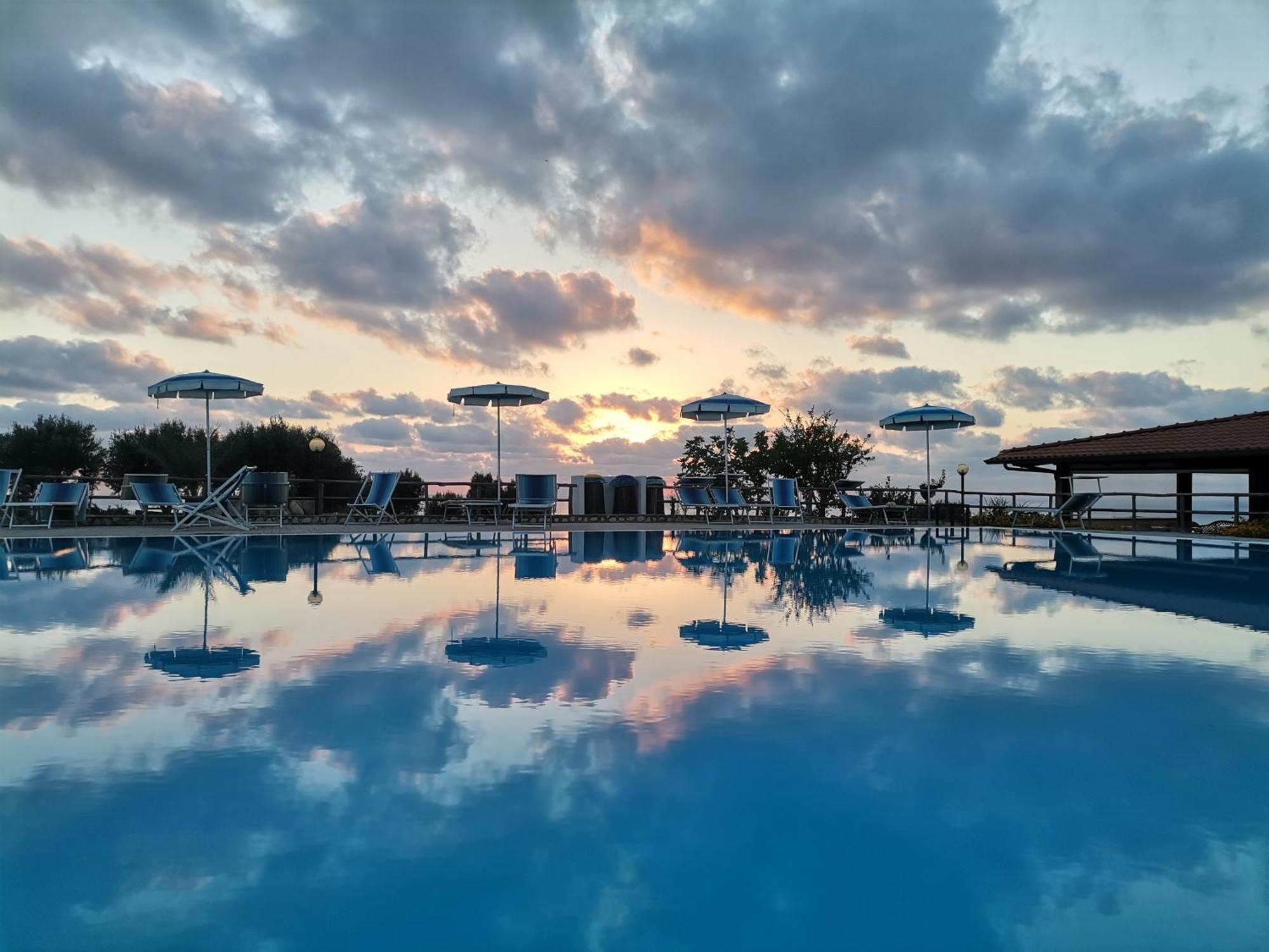 Agriturismo Ninea ริกาดี ภายนอก รูปภาพ