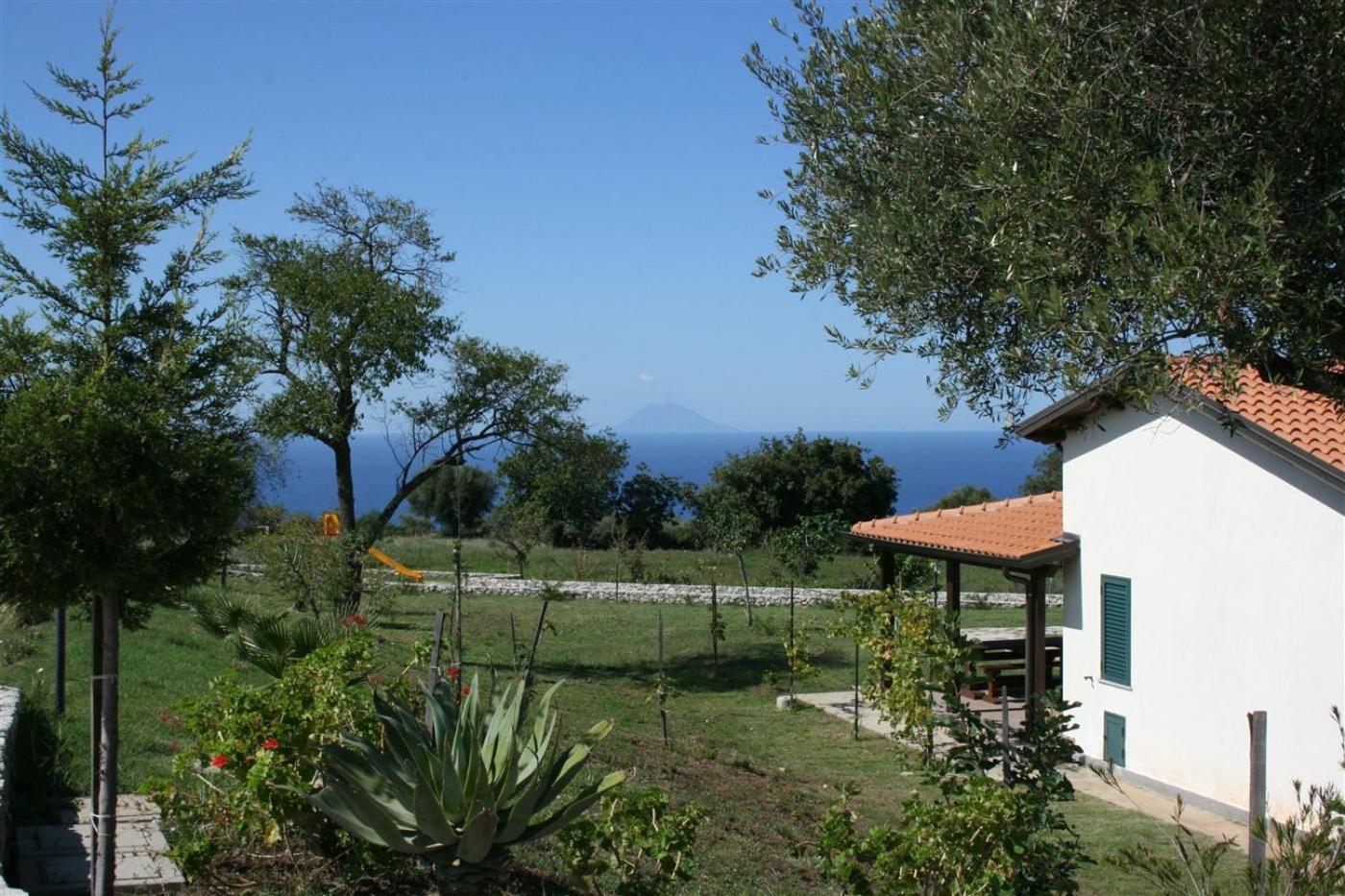 Agriturismo Ninea ริกาดี ภายนอก รูปภาพ