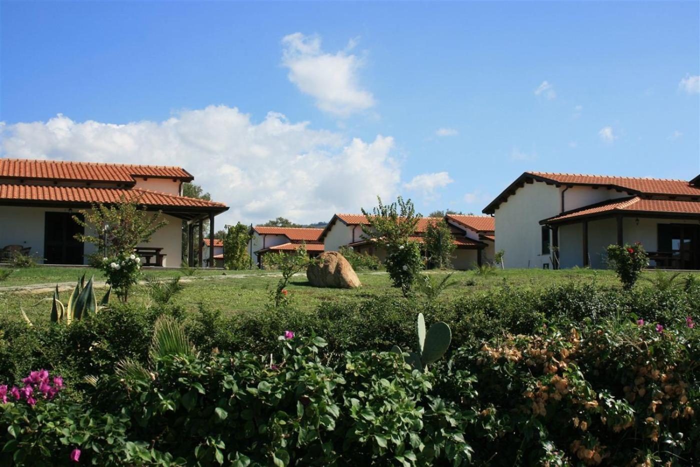 Agriturismo Ninea ริกาดี ภายนอก รูปภาพ