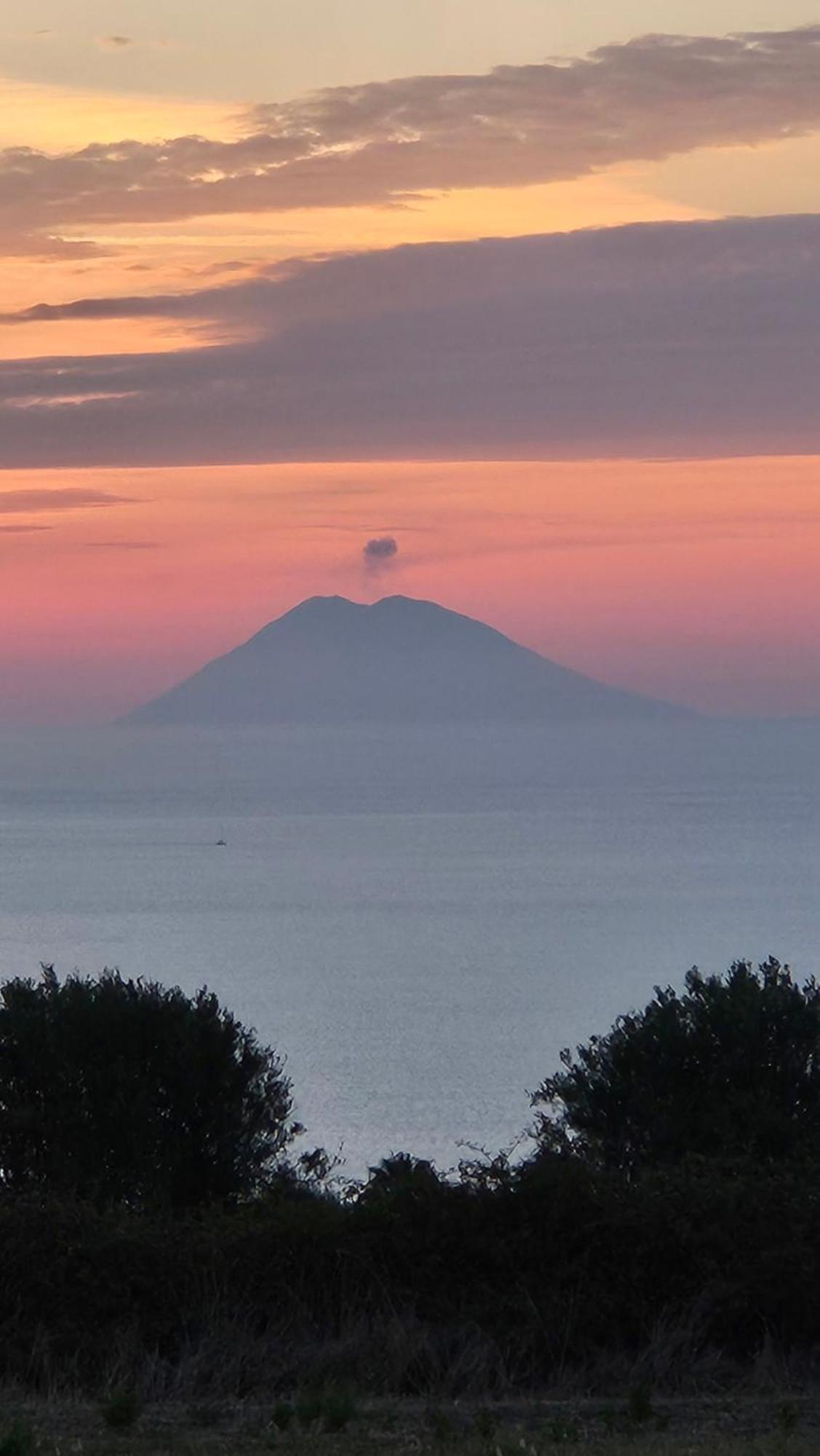 Agriturismo Ninea ริกาดี ภายนอก รูปภาพ