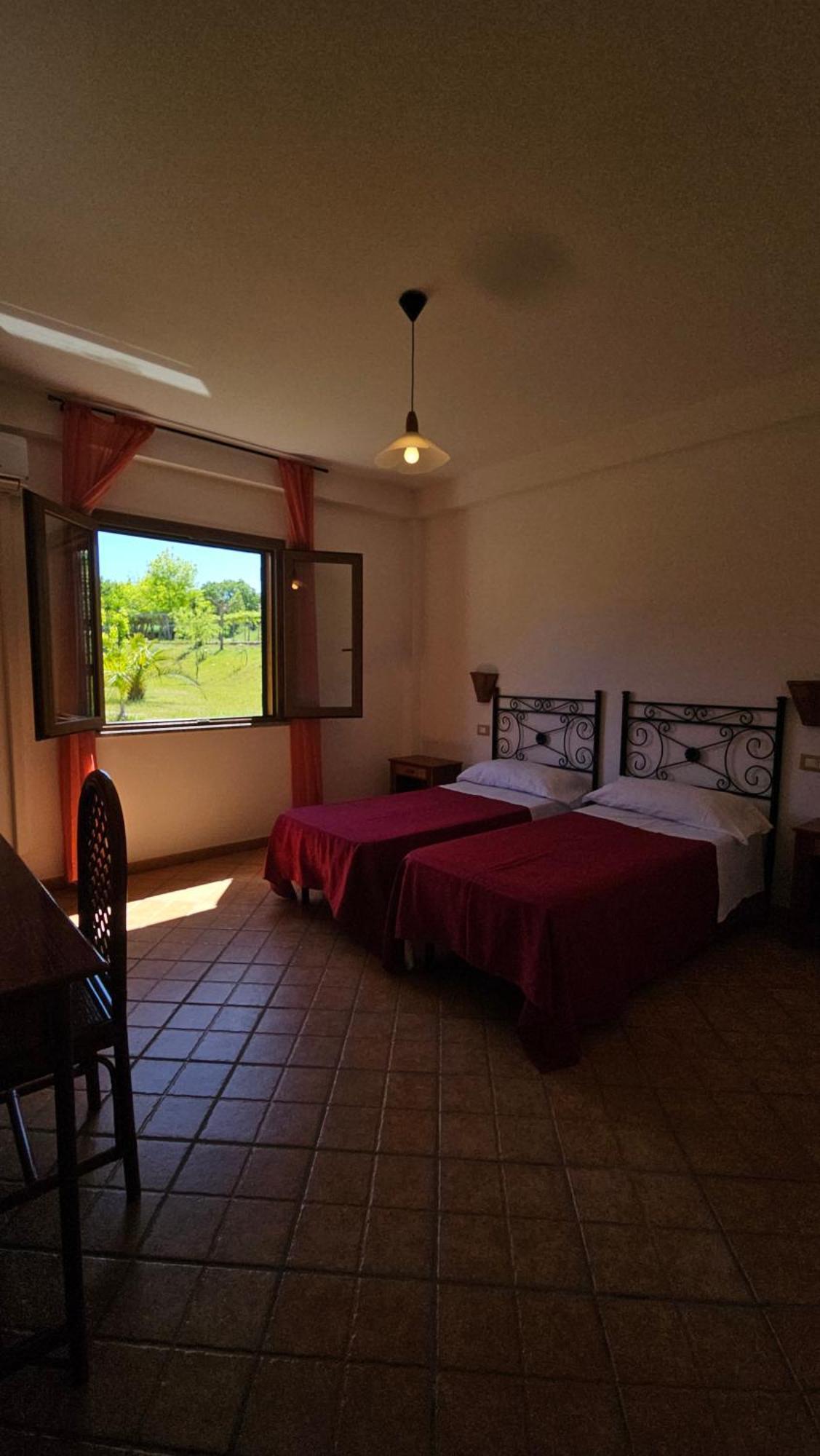 Agriturismo Ninea ริกาดี ภายนอก รูปภาพ