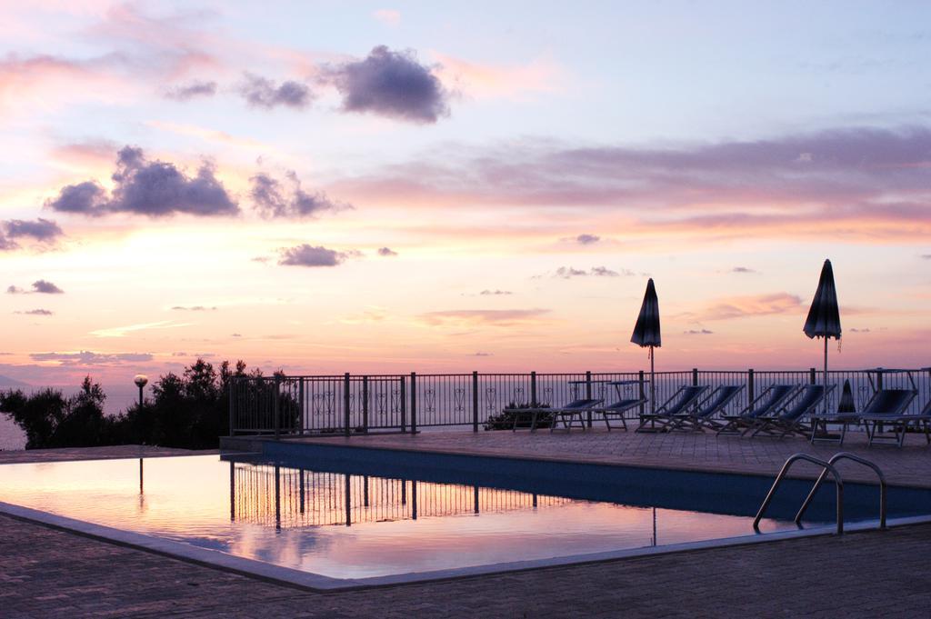 Agriturismo Ninea ริกาดี ภายนอก รูปภาพ