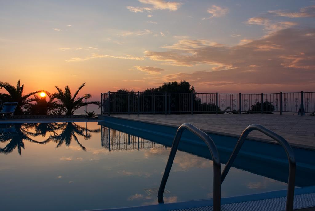Agriturismo Ninea ริกาดี ภายนอก รูปภาพ