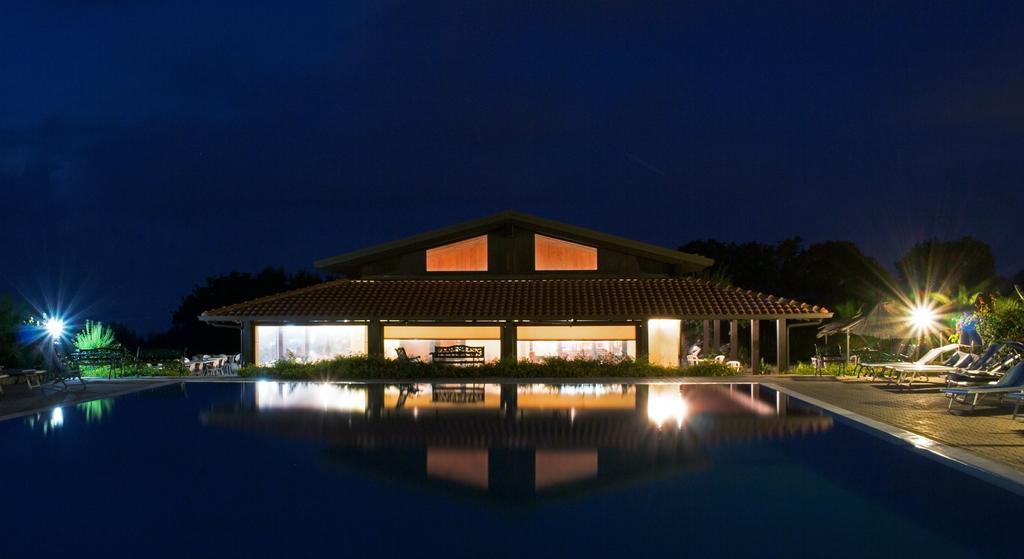 Agriturismo Ninea ริกาดี ภายนอก รูปภาพ